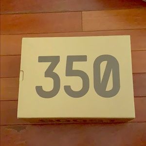 Yeezy shoe box